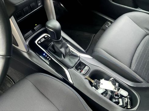 Used 2024 Toyota Corolla Cross SE image 16