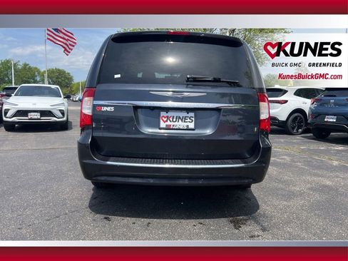 Used 2014 Chrysler Town & Country Touring-L FWD image 8