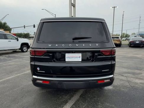 Used 2022 Jeep Wagoneer Series III w/ Premium Group I AWD/4WD image 7