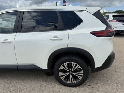 Used 2023 Nissan Rogue SV image 34