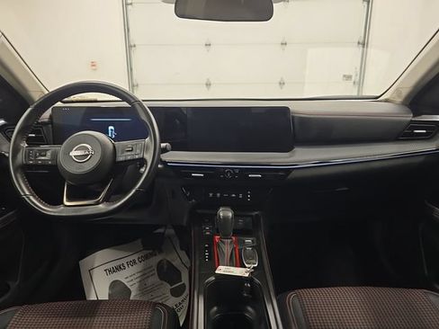 Used 2025 Nissan Kicks SR AWD/4WD image 13