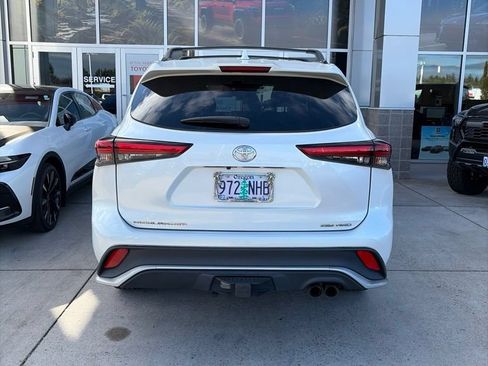 Used 2022 Toyota Highlander XSE AWD/4WD image 6