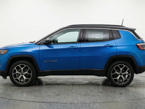 Used 2025 Jeep Compass Limited image 5