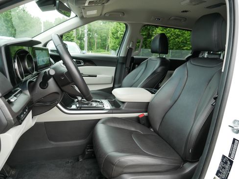 Certified 2023 Kia Carnival EX FWD image 34
