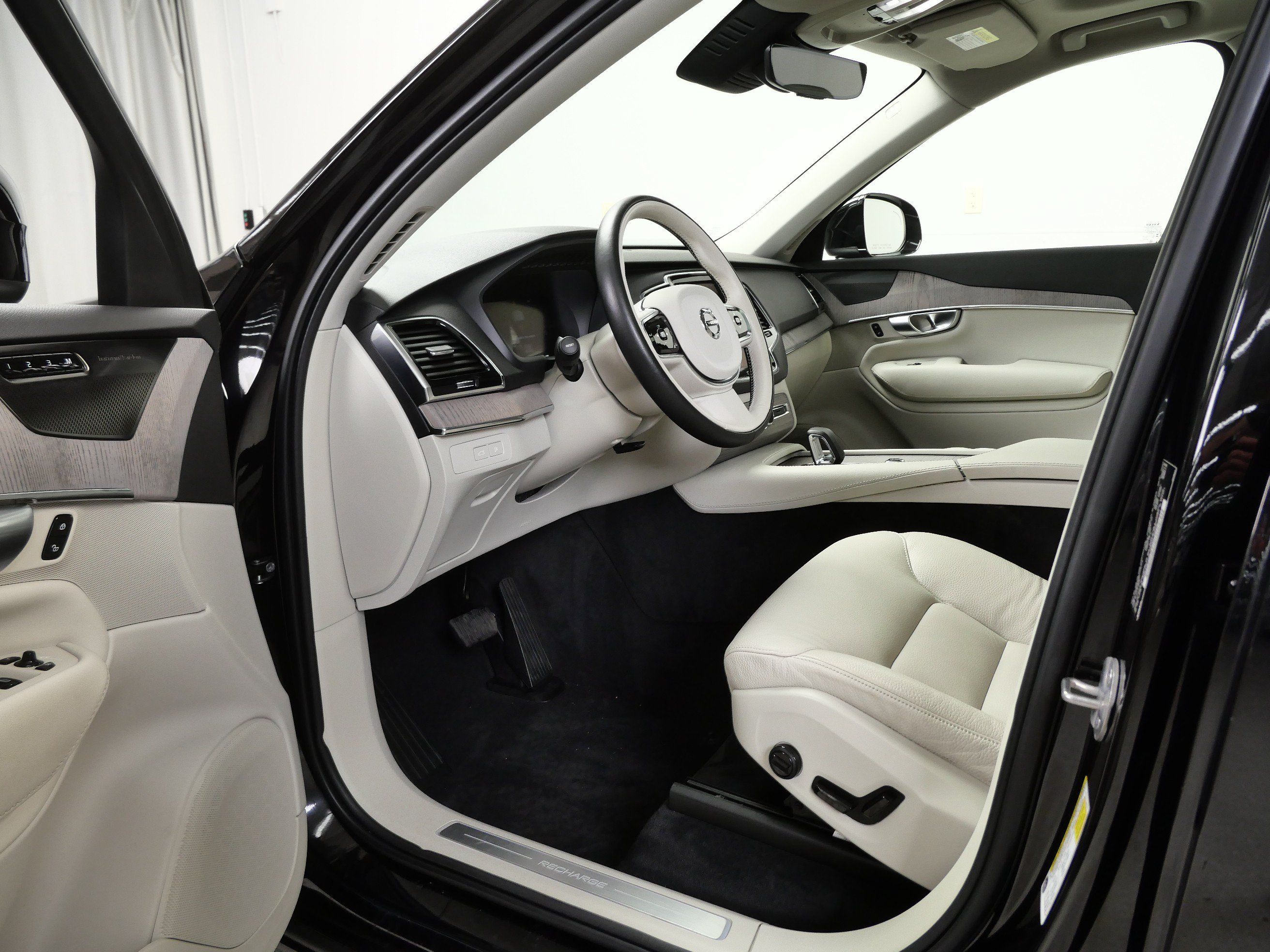Used 2024 Volvo XC90 T8 Plus w/ Protection Package Premier AWD/4WD image 14