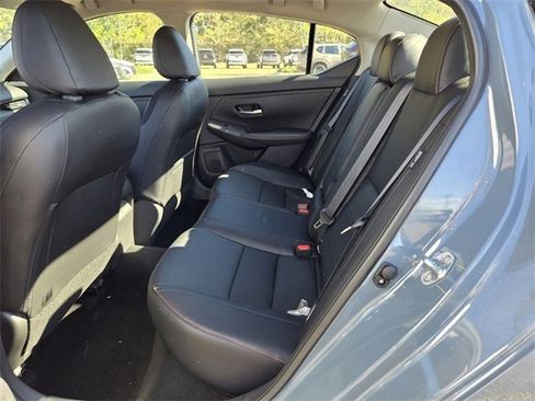 Used 2025 Nissan Sentra SR w/ SR Premium Package image 10