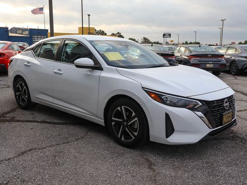 Used 2024 Nissan Sentra SV image 3