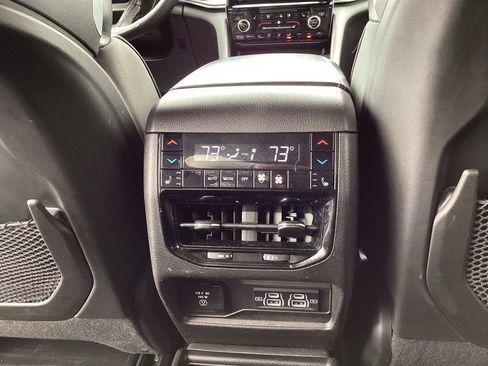 Used 2021 Jeep Grand Cherokee L Overland w/ Luxury Tech Group IV AWD/4WD image 20