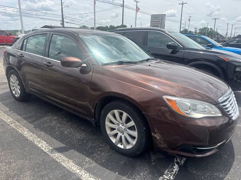 Used 2013 Chrysler 200 Touring FWD image 9