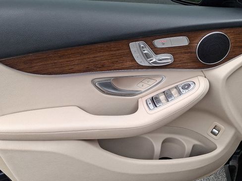 Used 2022 Mercedes-Benz GLC 300 4MATIC image 12