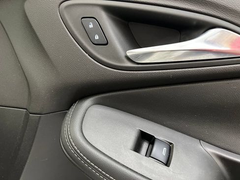 Used 2022 Buick Encore GX Select w/ Sport Touring Package FWD image 33