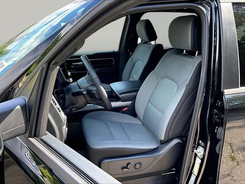 Used 2025 RAM 1500 Big Horn AWD/4WD image 9
