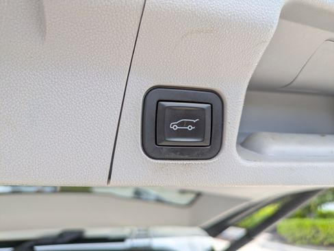 Used 2018 GMC Acadia SLT image 12