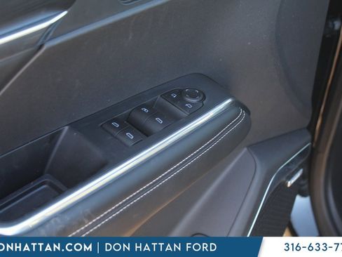 Used 2025 GMC Acadia Elevation image 9