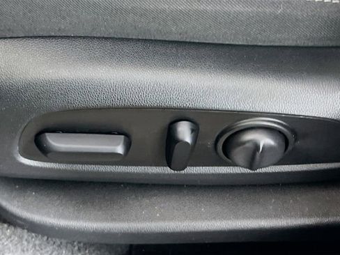 Used 2020 Chevrolet Equinox LT FWD image 18