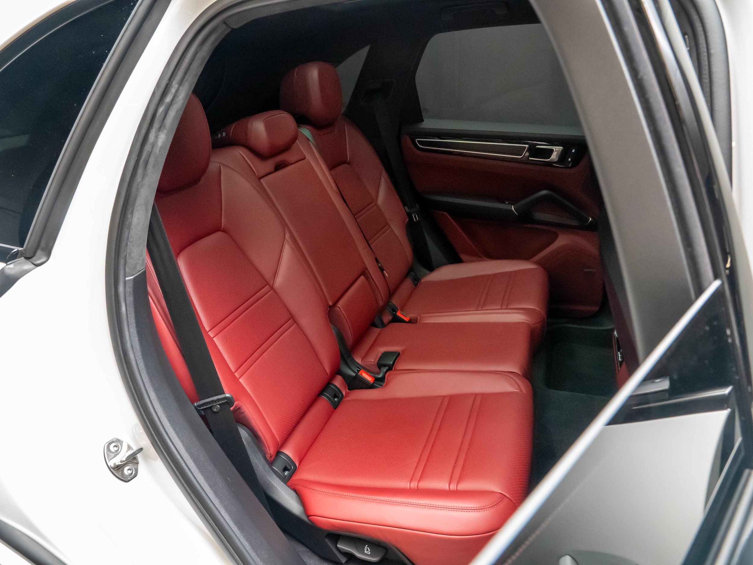 Certified 2023 Porsche Cayenne GTS AWD/4WD image 37