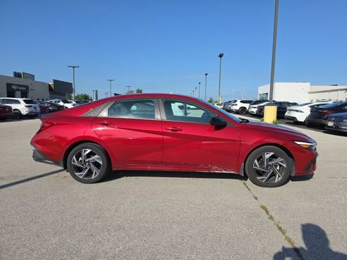 Certified 2025 Hyundai Elantra Sport FWD image 4