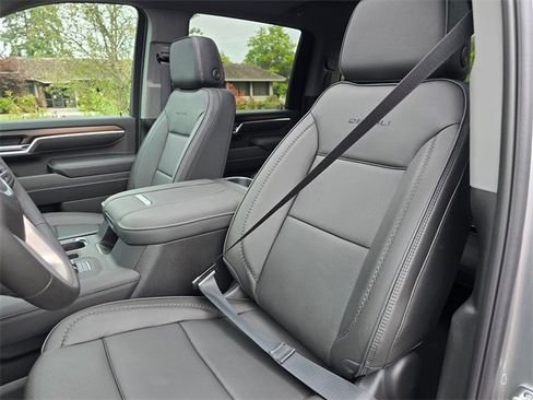 New 2025 GMC Sierra 3500 Denali w/ Denali Reserve Package image 23