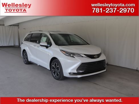 New 2026 Toyota Sienna Platinum AWD/4WD image 1