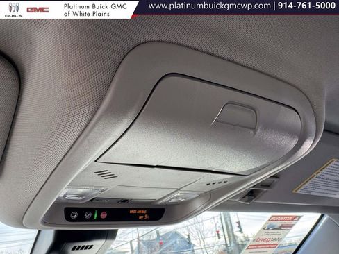 Used 2024 GMC Terrain SLE w/ Driver Convenience Package image 29