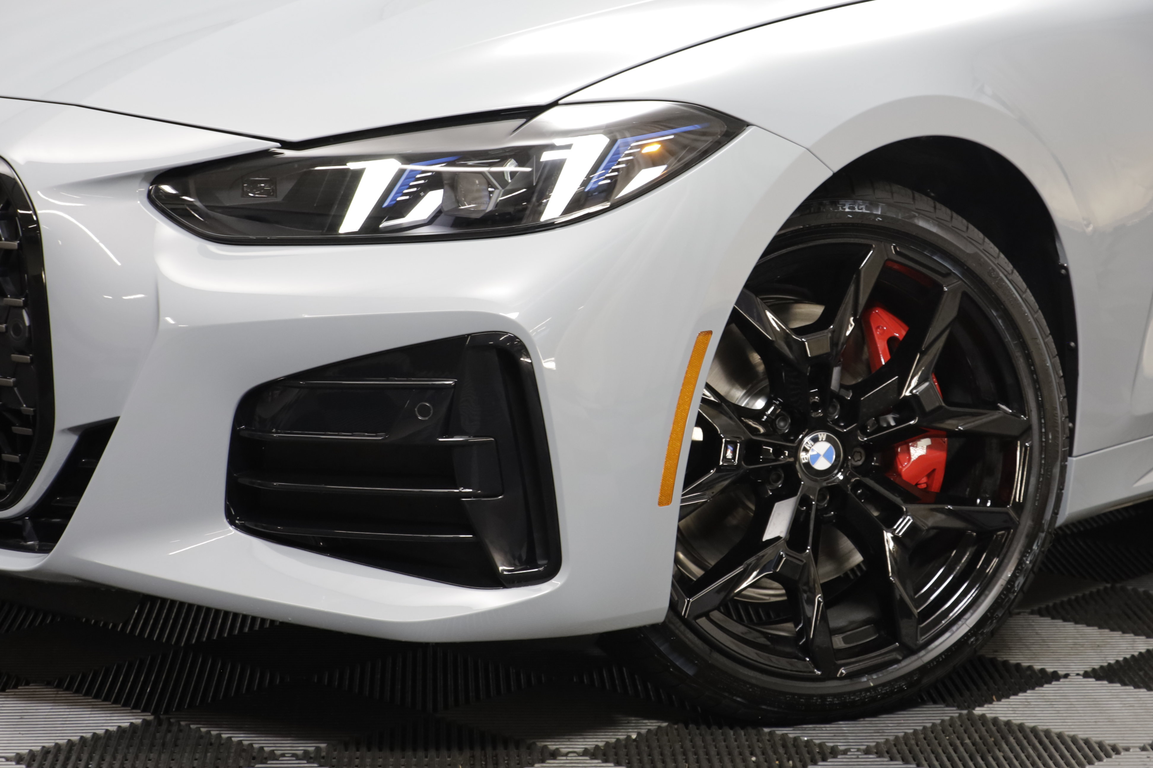 New 2027 BMW 430i Coupe w/ M Sport Package AWD/4WD image 4