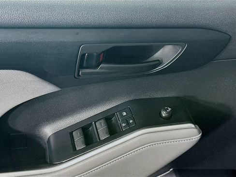 Used 2022 Toyota Highlander LE image 24