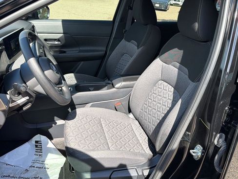 Used 2025 Nissan Kicks SV FWD image 11