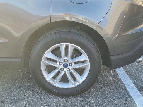 Used 2017 Ford Edge SEL image 30