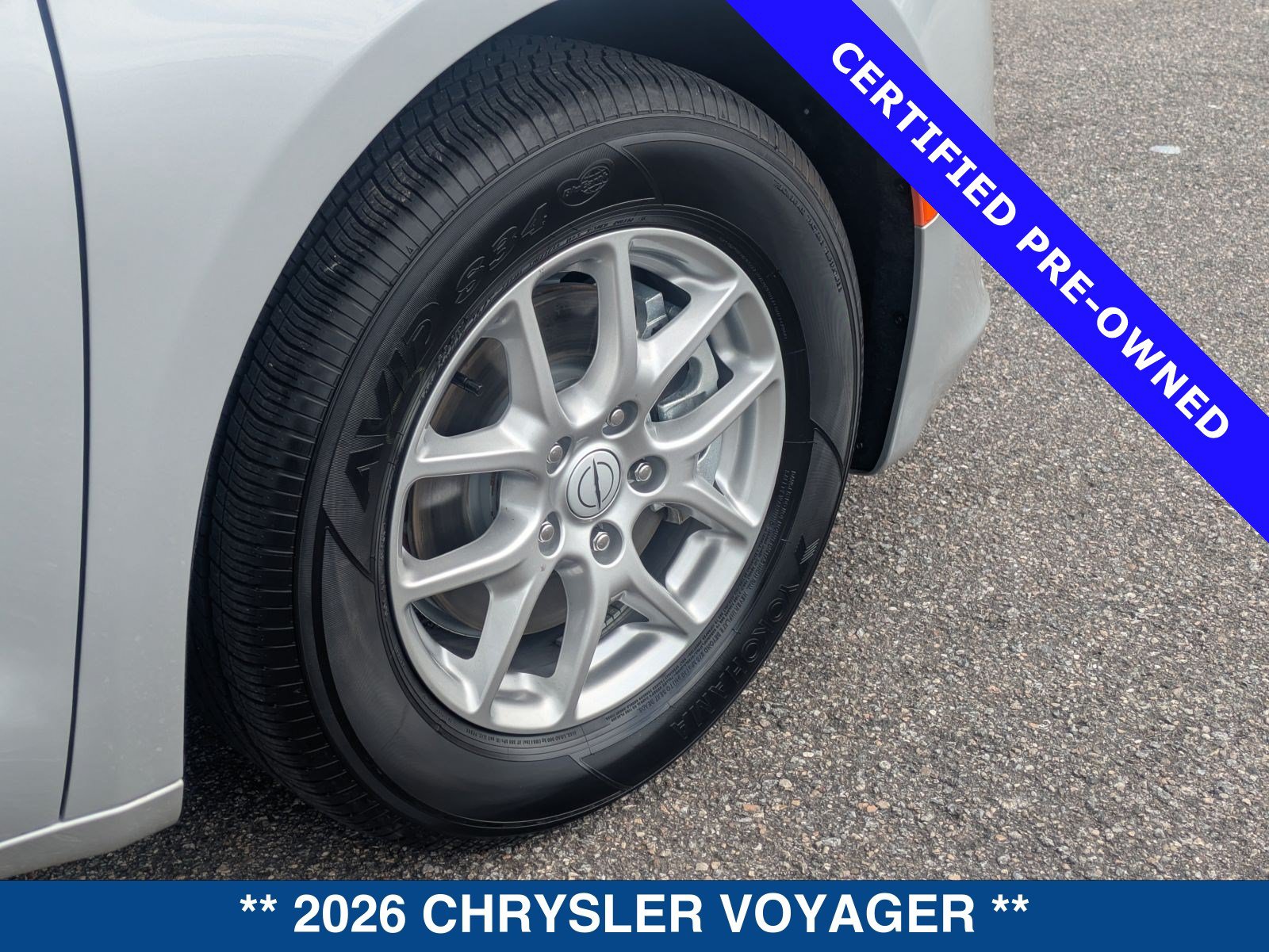 Used 2026 Chrysler Voyager LX FWD image 13