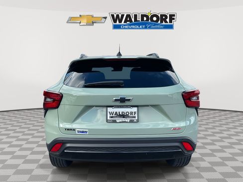 Certified 2024 Chevrolet Trax RS w/ Driver Confidence Package image 5