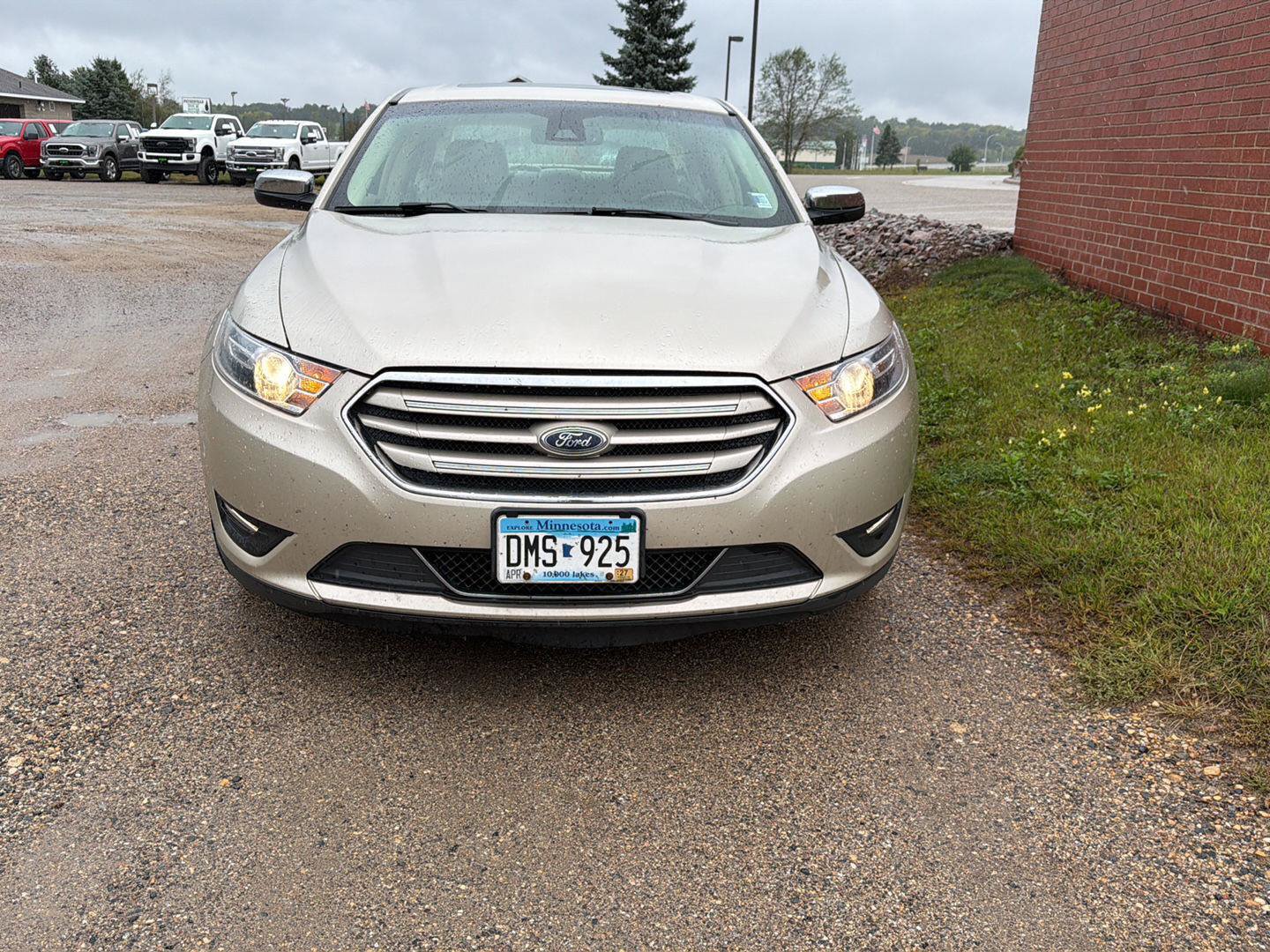 Used 2017 Ford Taurus Limited w/ Driver Assist Package FWD image 2