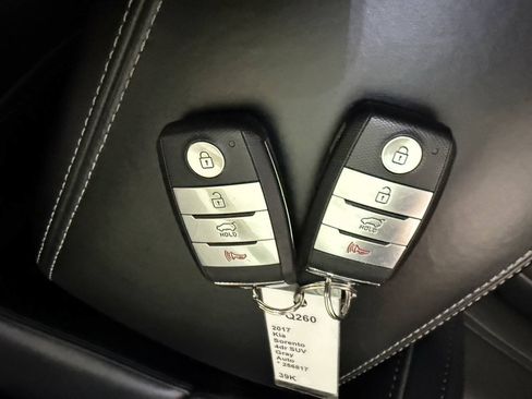 Used 2017 Kia Sorento SX AWD/4WD image 31
