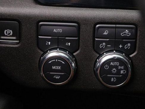 Used 2025 GMC Sierra 1500 SLT image 18