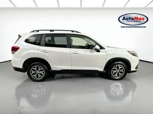 Used 2022 Subaru Forester Premium AWD/4WD image 10