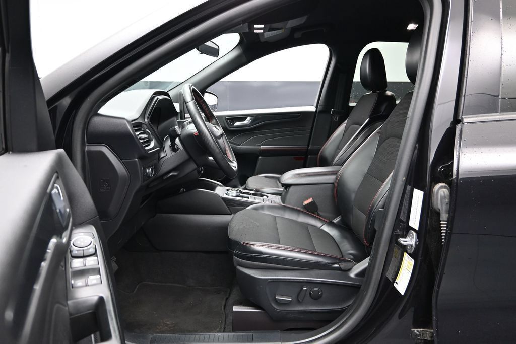 Used 2025 Ford Escape ST-Line Select AWD/4WD image 14
