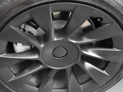 Used 2023 Tesla Model Y Long Range AWD/4WD image 20