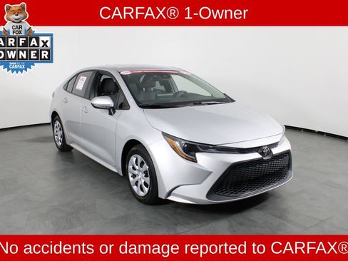 Used 2022 Toyota Corolla LE image 4