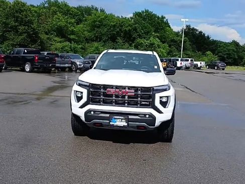 Used 2025 GMC Canyon AT4 w/ Technology Plus Package AWD/4WD image 3