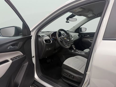 Used 2022 Chevrolet Equinox LS w/ LS Convenience Package FWD image 9