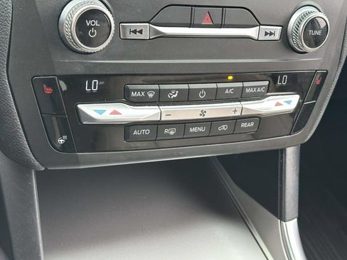 Used 2020 Ford Explorer XLT w/ Equipment Group 202A AWD/4WD image 20
