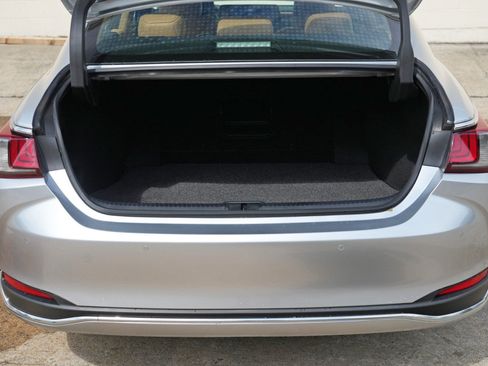 Used 2025 Lexus ES 300h w/ Accessory Package (Z1) FWD image 10