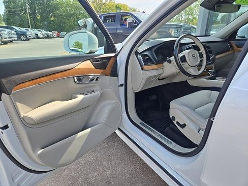 Used 2021 Volvo XC90 T6 Momentum image 29