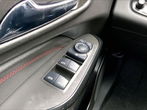 Used 2025 Chevrolet Trax RS w/ Sunroof Package FWD image 36