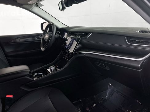 Used 2023 Jeep Grand Cherokee Laredo image 25