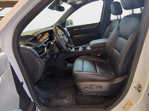 Used 2024 GMC Acadia Elevation image 15