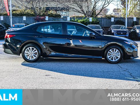 Used 2025 Toyota Camry LE image 10