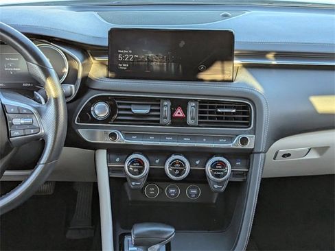 Used 2023 Genesis G70 2.0T image 16