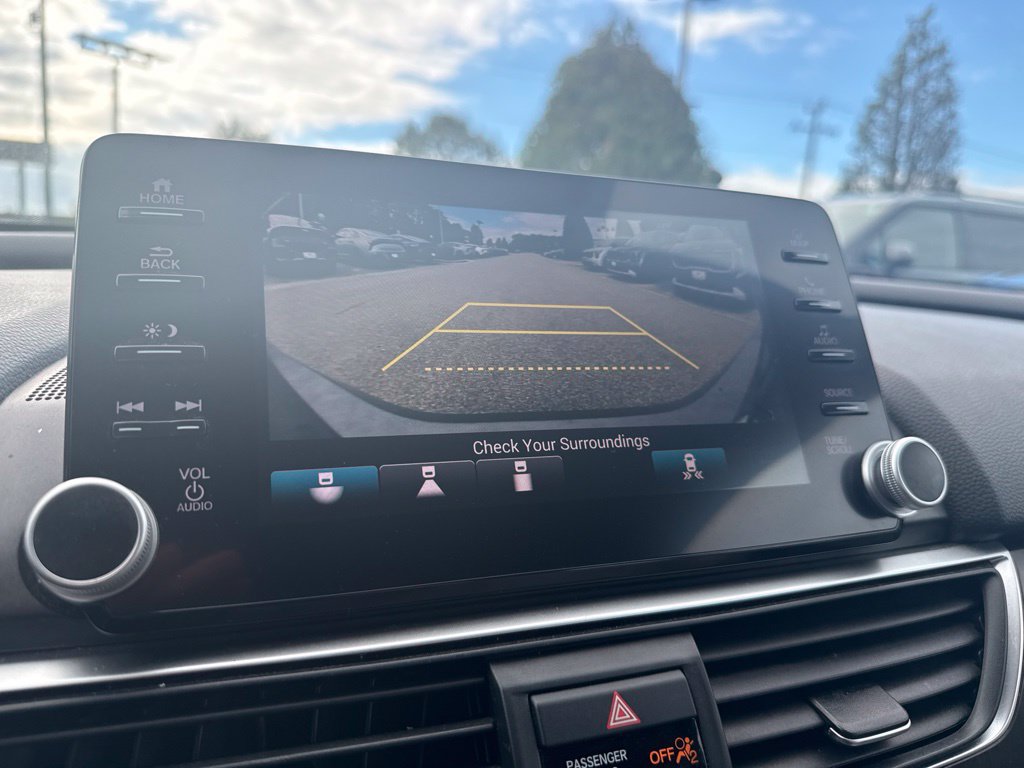 Used 2018 Honda Accord Touring image 12