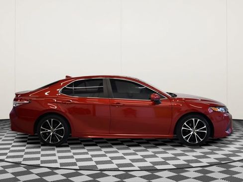 Used 2020 Toyota Camry SE FWD image 2