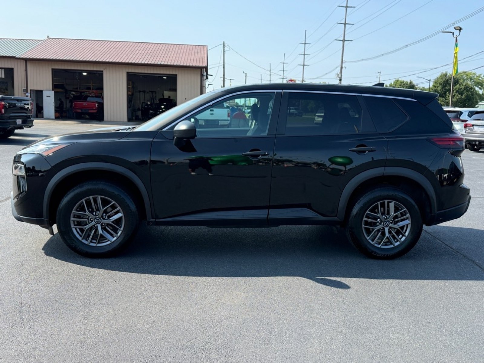 Used 2024 Nissan Rogue S AWD/4WD image 5